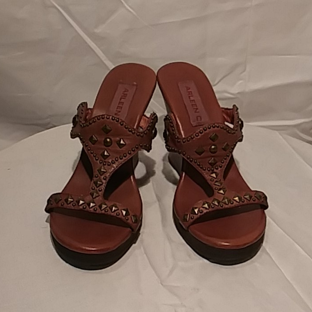 New Arleen C. Leather & Brass Wedge Sandal Size 7